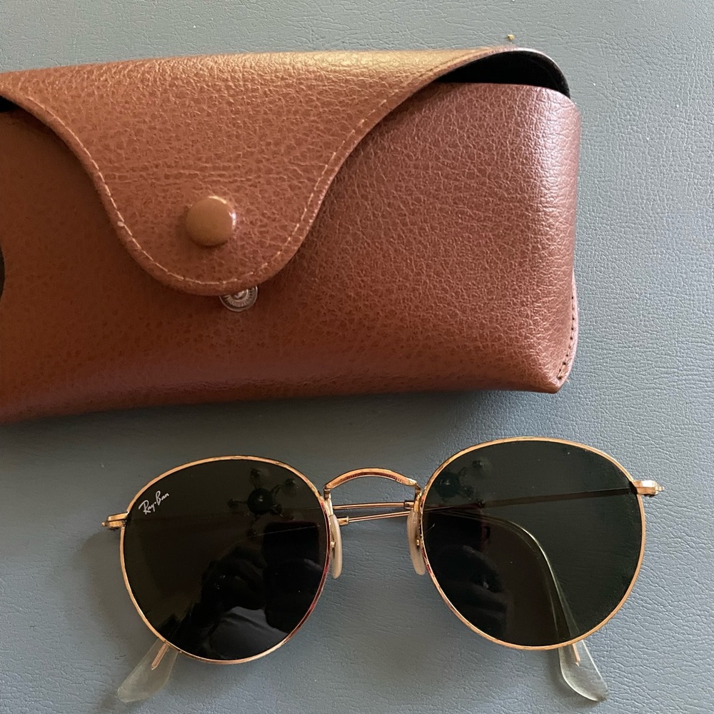Round Ray-Ban sunglasses!